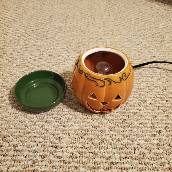 SCENTSY Full Size JACK O’ LANTERN Halloween Warmer RETIRED - Picture 5 of 6